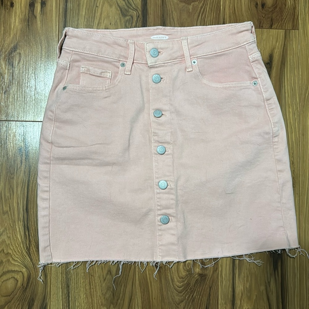 Medium length denim skirt.